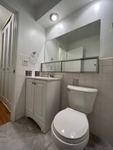 516 W Melrose St, Unit 206 in Chicago, IL - Foto de edificio - Building Photo