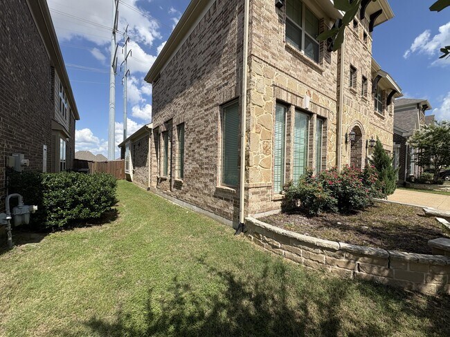7952 Ashwood Ln in Irving, TX - Building Photo - Building Photo