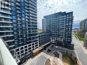 8 Beverley Glen Blvd in Vaughan, ON - Building Photo - Building Photo