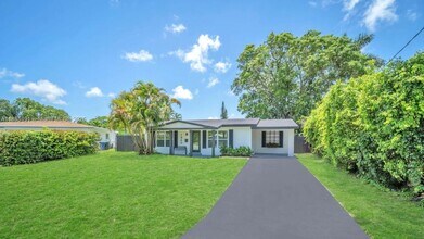 1840 NW 32nd St in Oakland Park, FL - Building Photo - Building Photo