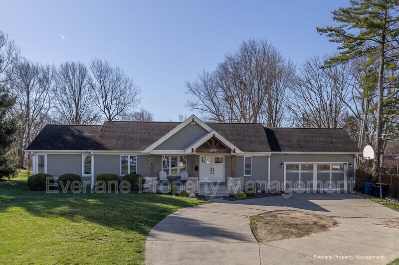 499 W Main St in Carmel, IN - Building Photo