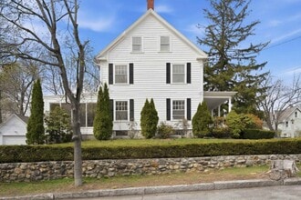 198 Linden St in Manchester, NH - Building Photo - Building Photo