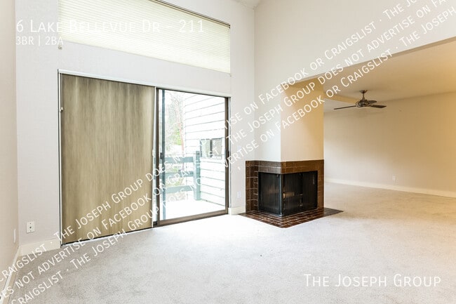 6 Lake Bellevue Dr in Bellevue, WA - Building Photo - Building Photo