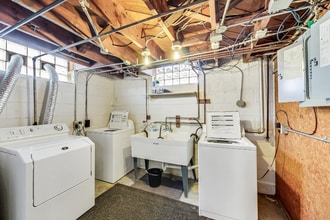 8225 W Hayes Ave in West Allis, WI - Building Photo - Building Photo