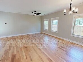 583 Fairview Rd in Asheville, NC - Building Photo - Building Photo