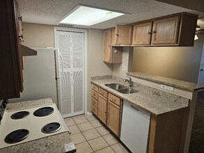 2400 Jupiter Rd in Plano, TX - Building Photo - Building Photo