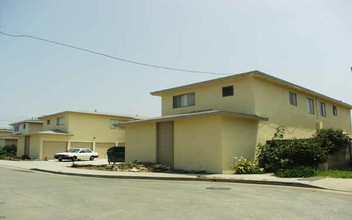 15530 Nuanu Dr in Gardena, CA - Foto de edificio - Building Photo