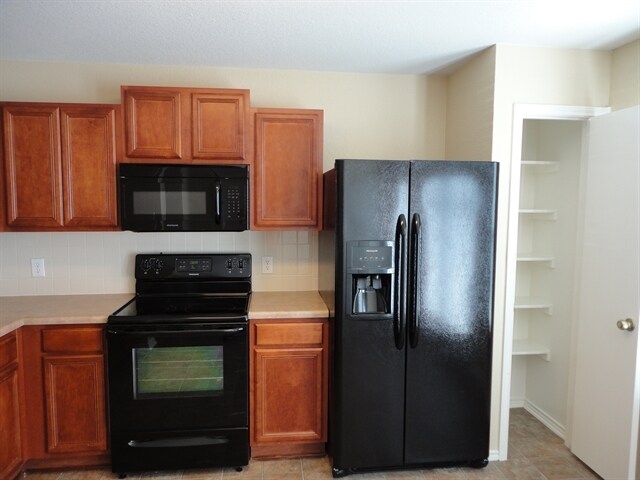 115 Karrie Dr in Kyle, TX - Building Photo - Building Photo