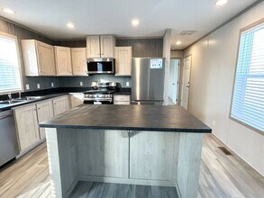 29773 W Deerfield Ct in Chesterfield, MI - Foto de edificio - Building Photo