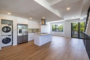 1376 SW 4th St in Miami, FL - Building Photo