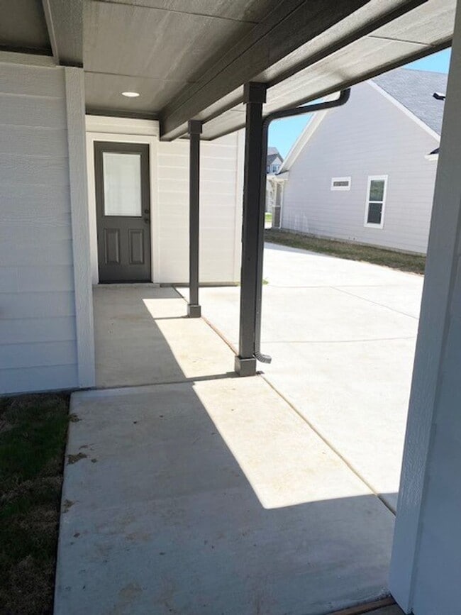 621 Charlotte Ln in Burleson, TX - Building Photo - Building Photo