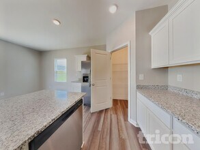 229 Babbling Brk Dr in Clayton, NC - Foto de edificio - Building Photo