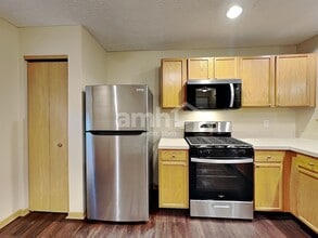 7525 Hemrich Dr in Canal Winchester, OH - Foto de edificio - Building Photo