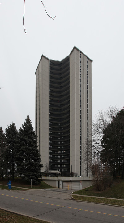 Manor House in Toronto, ON - Building Photo