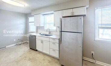 11330 E 24th St S in Independence, MO - Building Photo - Building Photo