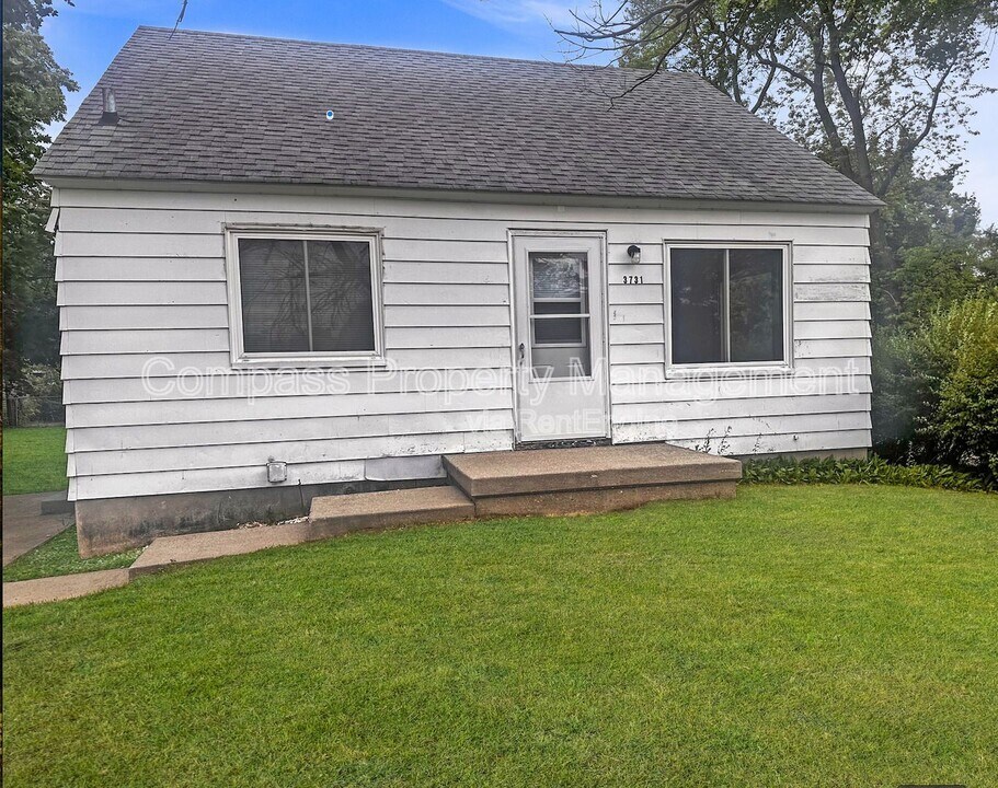 3731 Jefferson Ave SE in Grand Rapids, MI - Building Photo
