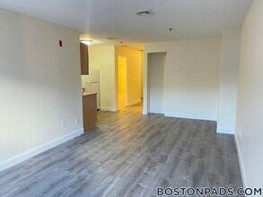 1126 Boylston St, Unit 303 in Boston, MA - Building Photo - Building Photo