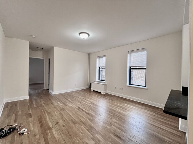 105 Pinehurst Ave in New York, NY - Building Photo - Building Photo