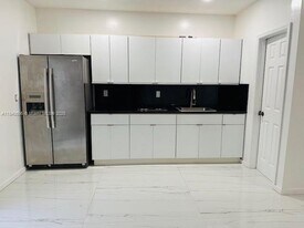 23041 SW 107th Ave in Miami, FL - Building Photo
