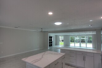 306 Island Cir in Siesta Key, FL - Building Photo - Building Photo