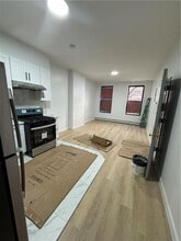374 Miller Ave in Brooklyn, NY - Building Photo - Building Photo