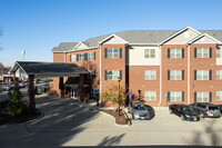 River Bluff Manor Senior Apartments in St. Louis, MO - Foto de edificio - Building Photo