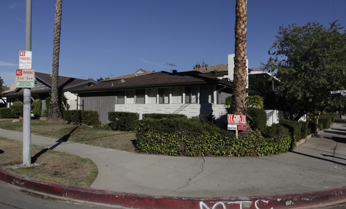 6636 Wilkinson Ave in North Hollywood, CA - Foto de edificio