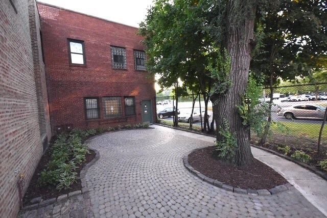 2641 N Clybourn Ave in Chicago, IL - Building Photo