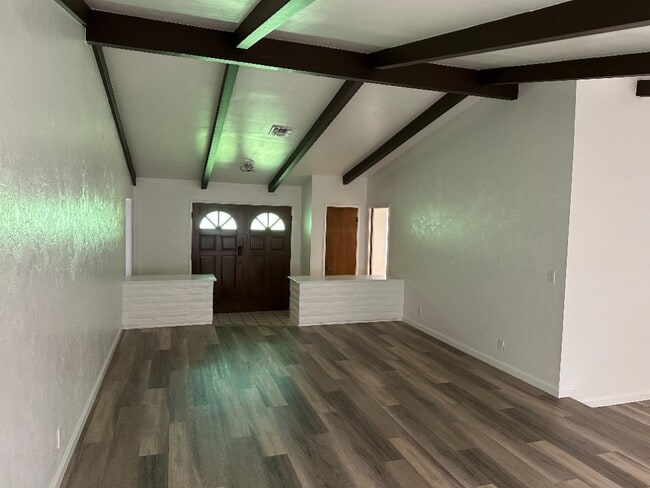 3133 W Mill Creek Dr in Visalia, CA - Building Photo - Building Photo