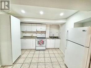 33 Forestside Ct in Richmond Hill, ON - Building Photo - Building Photo