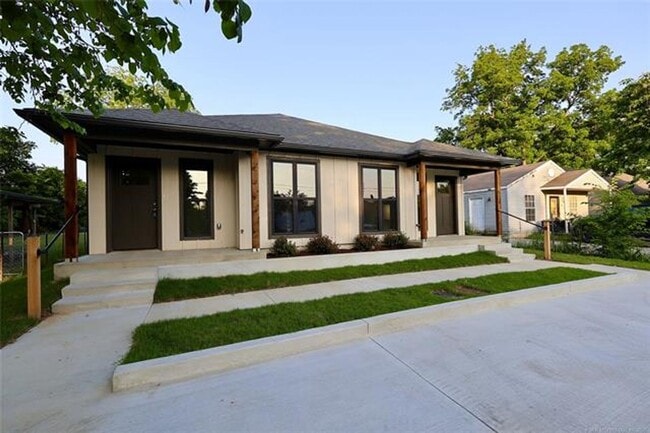 property at 805 N Ridgeway St