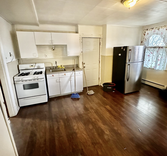 225 Willow St in Waterbury, CT - Building Photo - Building Photo