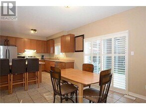 16 Cardiff Ln in Hamilton, ON - Building Photo - Building Photo