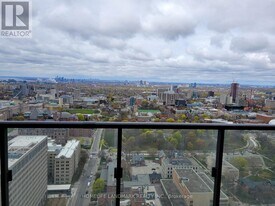 955 Bay St. in Toronto, ON - Building Photo