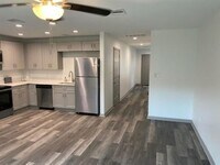 8111 Corinth St photo'