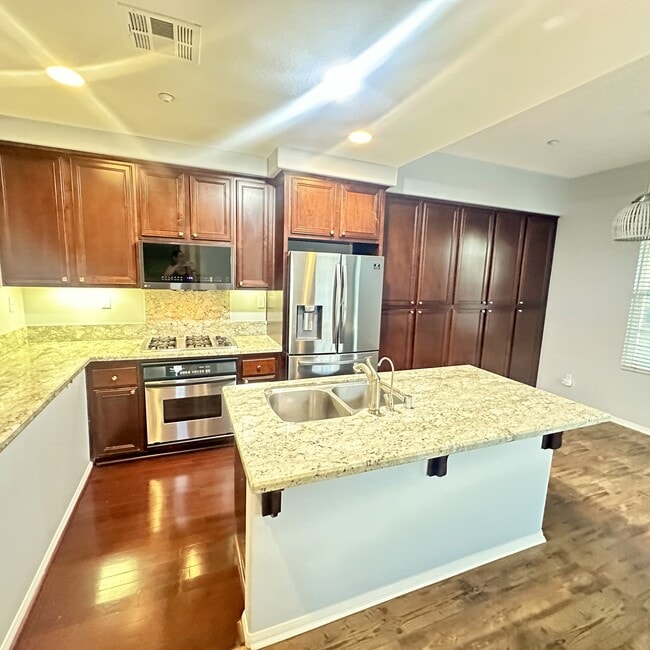 2649 Villas Way in San Diego, CA - Building Photo - Building Photo