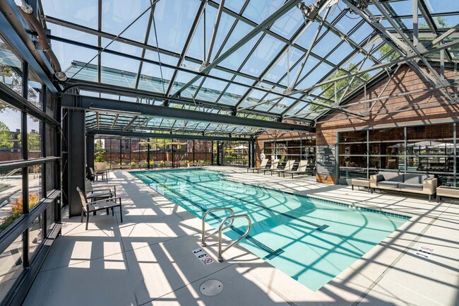 Indian Creek in Redwood City, CA - Foto de edificio - Building Photo