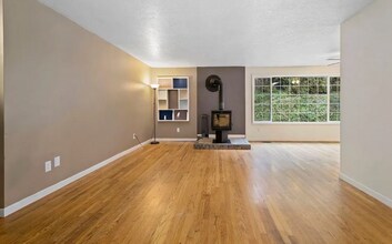 6593 SE Thiessen Rd in Milwaukie, OR - Building Photo - Building Photo