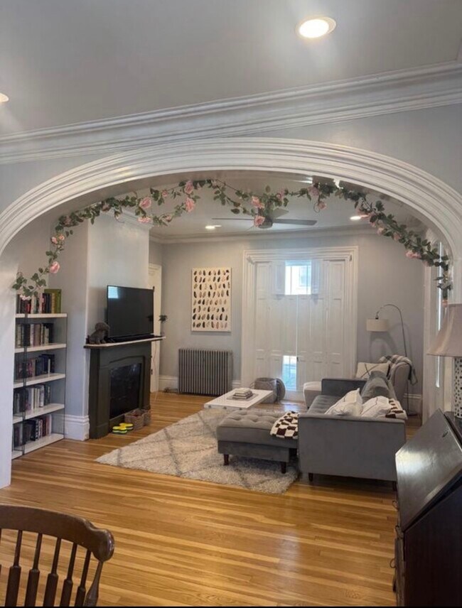 413 Hammond St, Unit 1 in Bangor, ME - Foto de edificio - Building Photo