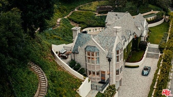 10950 Bellagio Rd in Los Angeles, CA - Building Photo