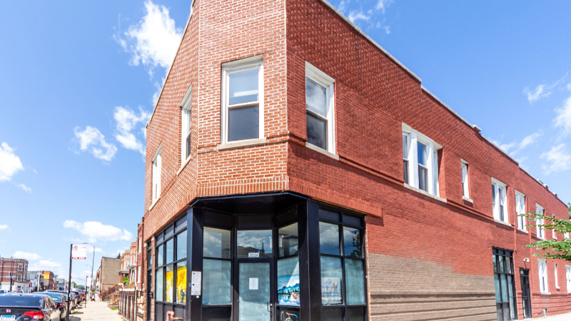 3534 W Diversey Ave in Chicago, IL - Building Photo