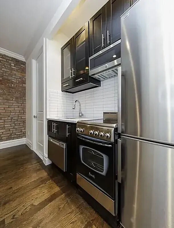 222 E 12th St in New York, NY - Building Photo - Building Photo