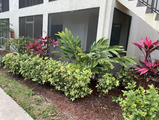 13115 Feather Sound Dr in Ft. Myers, FL - Building Photo - Building Photo