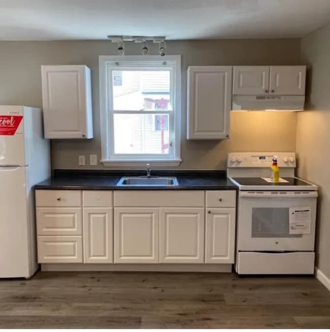 46 Linden St in Chicopee, MA - Building Photo - Building Photo