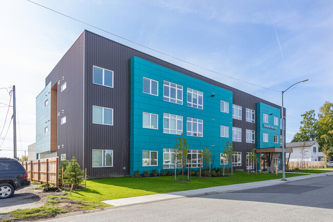 Thirteen Ten West 32nd in Anchorage, AK - Building Photo - Building Photo