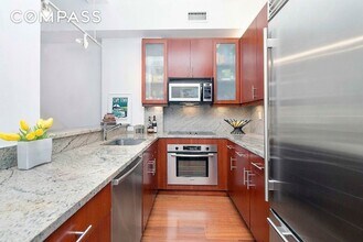 80 John St, Unit 3E in New York, NY - Building Photo - Building Photo