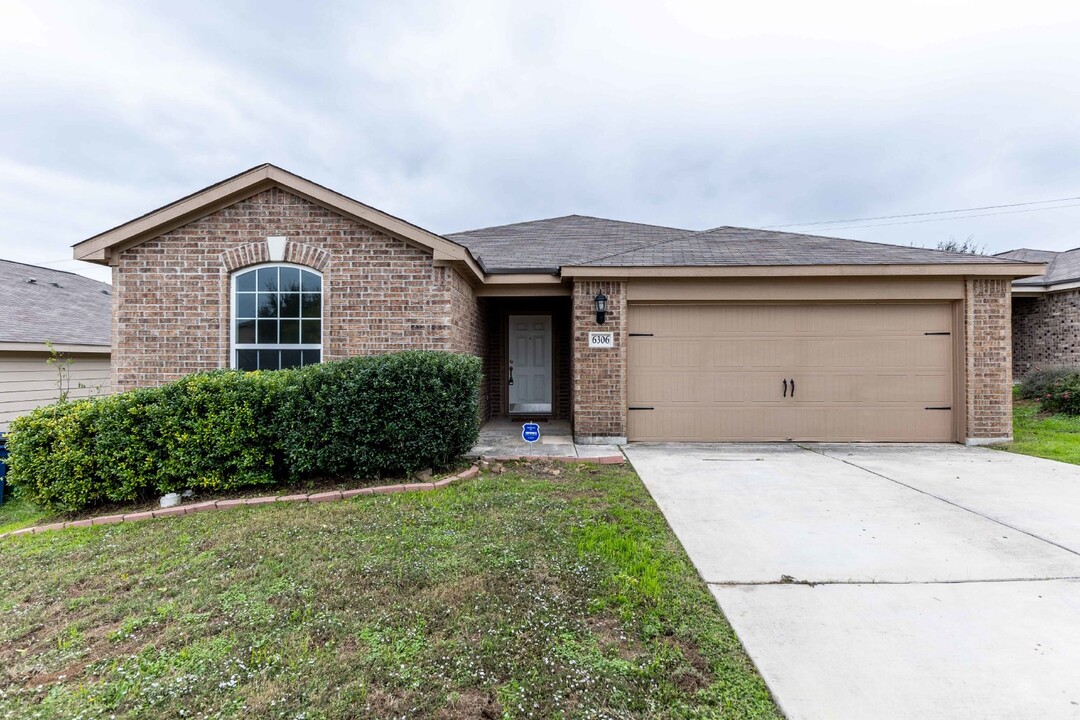 6306 Channel View in San Antonio, TX - Building Photo