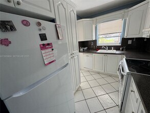 13846 Kendale Lakes Dr in Miami, FL - Building Photo - Building Photo