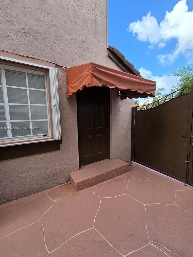 property at 9xx5 1x5th Ct