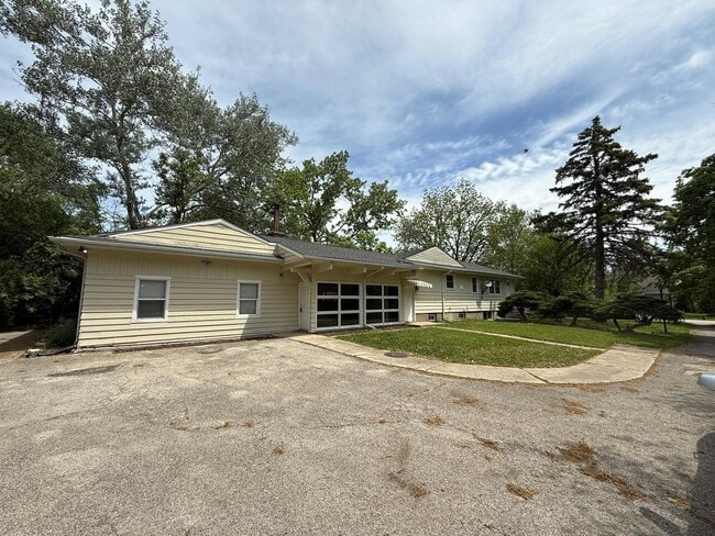 property at 5S074 Karns Rd